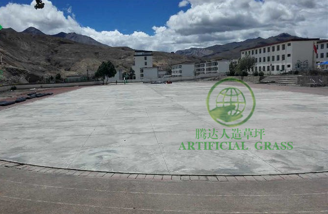 西藏中学学校足球场人造草坪图片
